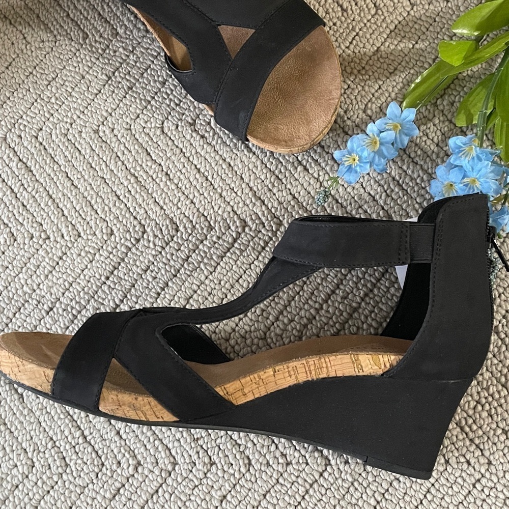( NEW ) ST.JOHN’S BAY Black Sandals - Picture 6 of 10